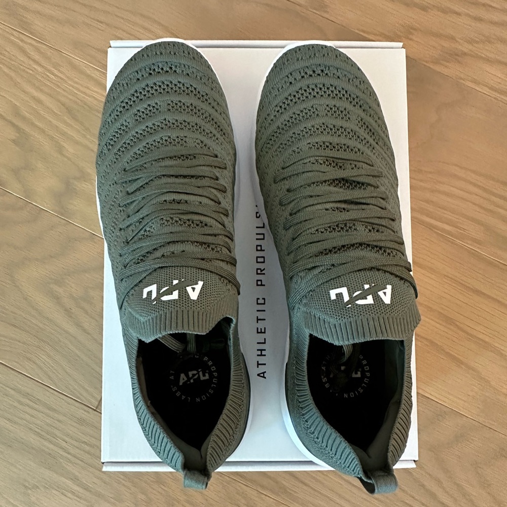 APL men’s Shoes Size 11